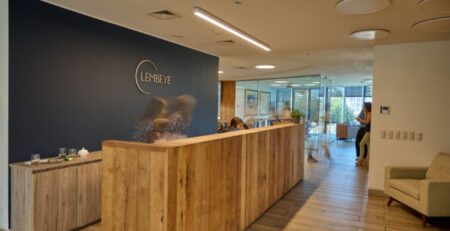 Lembeye ficha a dos expertos para áreas Laboral y Tributaria